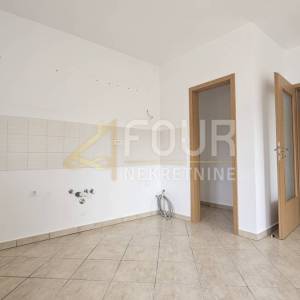 Viškovo, 75.11m2, 2s+db, balkon, veliko spremište!