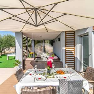 Vodnjan, Vila s pogledom na Brijune i grijanim bazenom