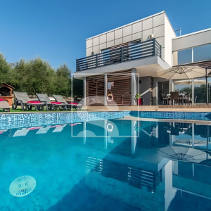 Vodnjan, Vila s pogledom na Brijune i grijanim bazenom