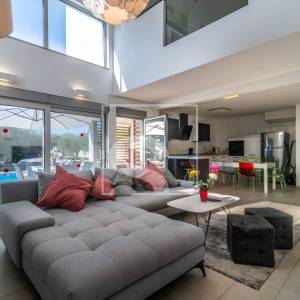 Vodnjan, Vila s pogledom na Brijune i grijanim bazenom