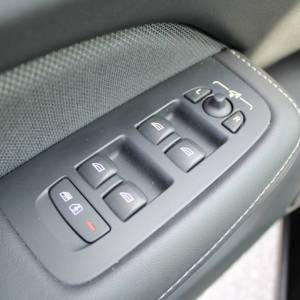 Volvo V60 B3 AUTOMATIK Dark Plus *LED, NAVIGACIJA, KAMERA*