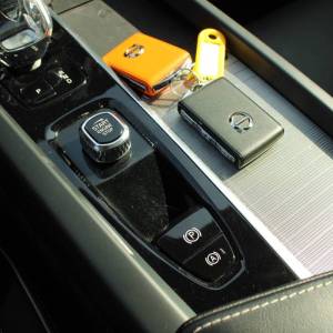 Volvo V60 B3 AUTOMATIK Dark Plus *LED, NAVIGACIJA, KAMERA*