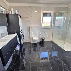 Vrbnik - Samostojeća kuća s pogledom na more!