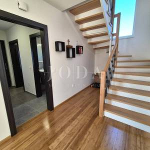 Vrbnik - Samostojeća kuća s pogledom na more!