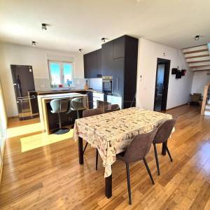 Vrbnik - Samostojeća kuća s pogledom na more!