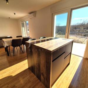 Vrbnik - Samostojeća kuća s pogledom na more!