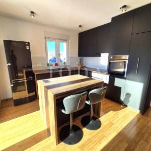 Vrbnik - Samostojeća kuća s pogledom na more!