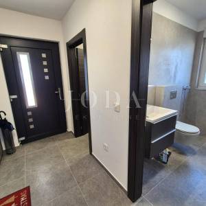 Vrbnik - Samostojeća kuća s pogledom na more!