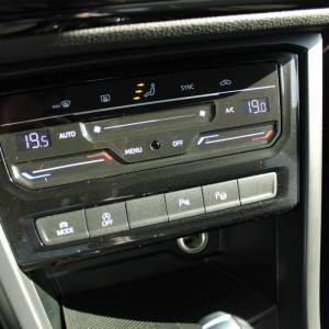 VW Touran 2.0 TDi DSG 150ks *VIRTUAL, NAVIGACIJA, KAMERA*