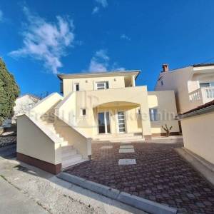 ZADAR -PETRČANE- MEDITERANSKA KUĆA S BAZENOM 70m od MORA