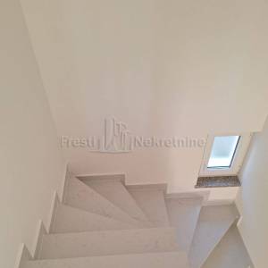 ZADAR -PETRČANE- MEDITERANSKA KUĆA S BAZENOM 70m od MORA