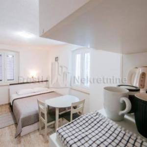 ZADAR, POLUOTOK,  APARTMANSKA KUĆA, UHODANA U TURISTIČKOM NAJMU