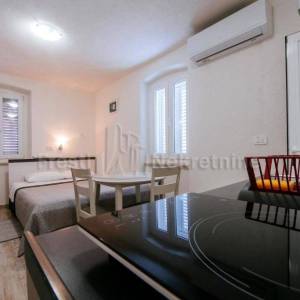 ZADAR, POLUOTOK,  APARTMANSKA KUĆA, UHODANA U TURISTIČKOM NAJMU