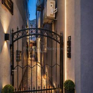 ZADAR, POLUOTOK,  APARTMANSKA KUĆA, UHODANA U TURISTIČKOM NAJMU