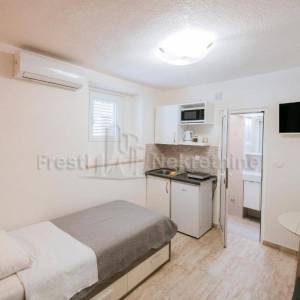 ZADAR, POLUOTOK,  APARTMANSKA KUĆA, UHODANA U TURISTIČKOM NAJMU