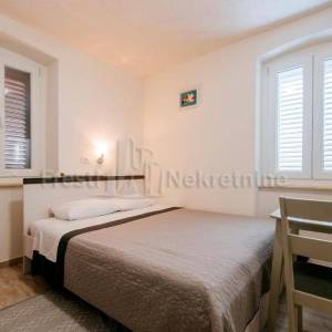 ZADAR, POLUOTOK,  APARTMANSKA KUĆA, UHODANA U TURISTIČKOM NAJMU