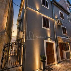 ZADAR, POLUOTOK,  APARTMANSKA KUĆA, UHODANA U TURISTIČKOM NAJMU