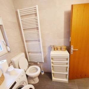 Zagreb-Dubrava, lijepo uređen 3S stan 60m2 s balkonom, zaseban ulaz