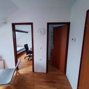 Zagreb-Dubrava, lijepo uređen 3S stan 60m2 s balkonom, zaseban ulaz