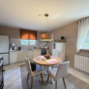 Zagreb, Dubrava-Novoselec, Kuća s dva stana 358 m2, na parceli  od  911 m2