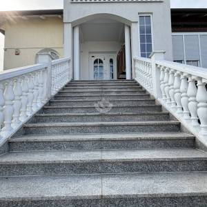 Zagreb, Dubrava-Novoselec, Kuća s dva stana 358 m2, na parceli  od  911 m2