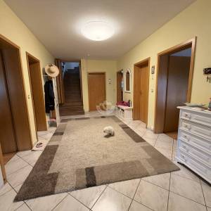 Zagreb, Dubrava-Novoselec, Kuća s dva stana 358 m2, na parceli  od  911 m2