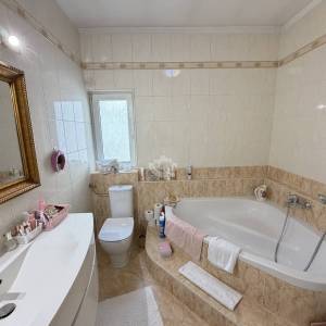 Zagreb, Dubrava-Novoselec, Kuća s dva stana 358 m2, na parceli  od  911 m2