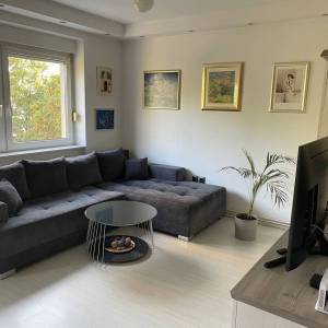 Zagreb-Folnegovićevo naselje, lijepo uređen 2S stan, odlična lokacija