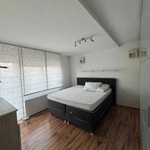 Zagreb, Grad mladih, 4-sob. stan 100m2 u kući, mirna lokacija, parking