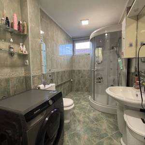 Zagreb, Grad mladih, 4-sob. stan 100m2 u kući, mirna lokacija, parking