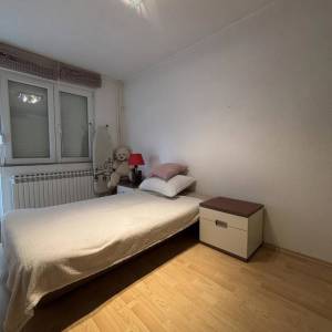 Zagreb, Grad mladih, 4-sob. stan 100m2 u kući, mirna lokacija, parking