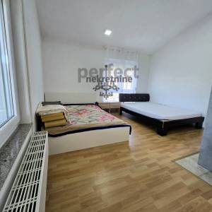 Zagreb-Trnava, 1.5-sob, 55m2, 1.kat, terasa, parking