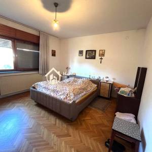 Zagreb,Sesvete,obiteljska kuća 270m2 s velikim prostranim dvorištem