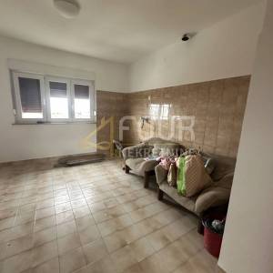 Zakup, Hosti, poslovni prostor, 53m2