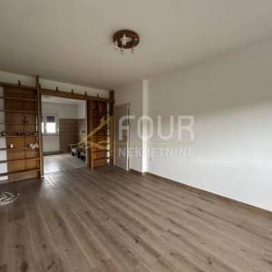 Zakup, Hosti, poslovni prostor, 53m2