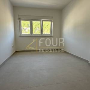 Zakup, Škurinje, poslovni prostor - uredi, 147m2