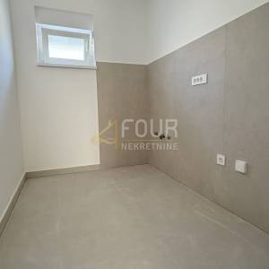 Zakup, Škurinje, poslovni prostor - uredi, 147m2