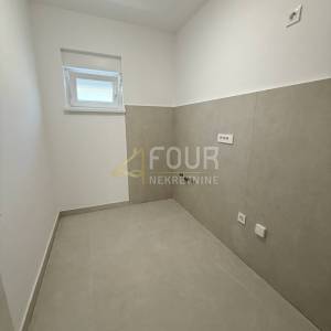 Zakup, Škurinje, poslovni prostor - uredi, 147m2