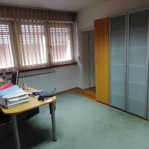 Zakup: Vlaška-Iblerov trg, 4-sob. poslovni prostor, 120m2, 4.kat, lift