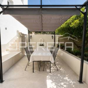 APARTMAN / KUĆA SA DVIJE STAMBENE JEDINICE – OKRUG GORNJI, ČIOVO