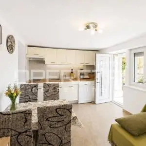 APARTMAN / KUĆA SA DVIJE STAMBENE JEDINICE – OKRUG GORNJI, ČIOVO