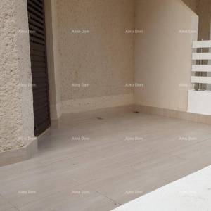 Apartman u prizemlju s terasom – Mareda, 300 m od plaže