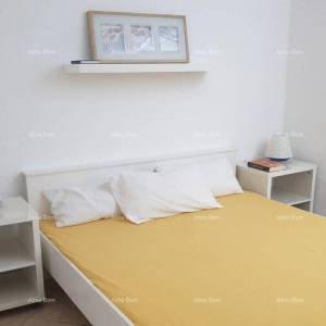 Apartman u prizemlju s terasom – Mareda, 300 m od plaže