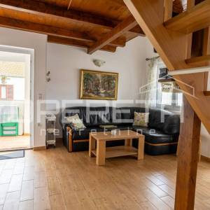 Apartmanska kuća uz more – bez troška vode i struje!