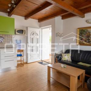 Apartmanska kuća uz more – bez troška vode i struje!