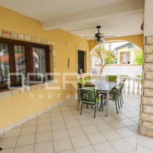Apartmanska kuća uz more – bez troška vode i struje!