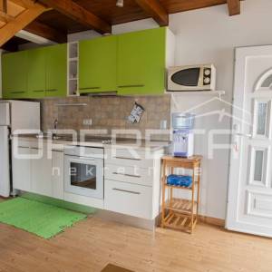 Apartmanska kuća uz more – bez troška vode i struje!