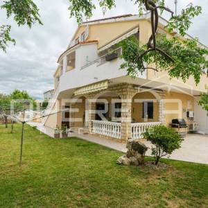 Apartmanska kuća uz more – bez troška vode i struje!