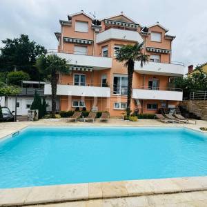 Apartmanska vila sa 8 apartmana 