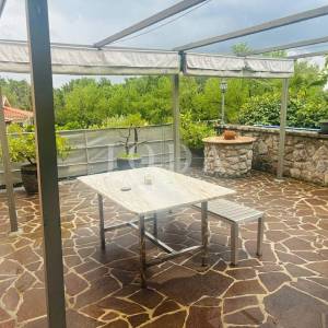 Apartmanska vila sa 8 apartmana 